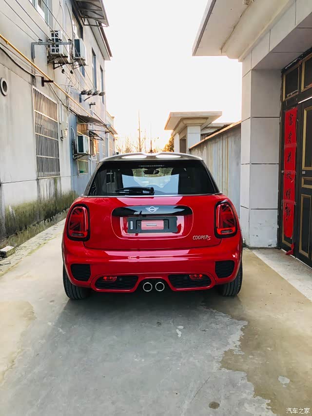 20赛车手红车白顶报到