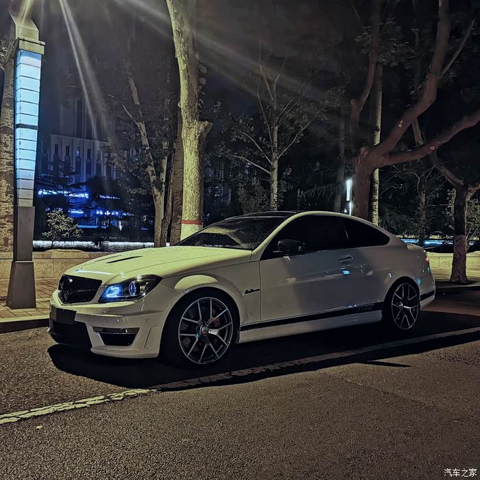 出奔驰c63507coupe