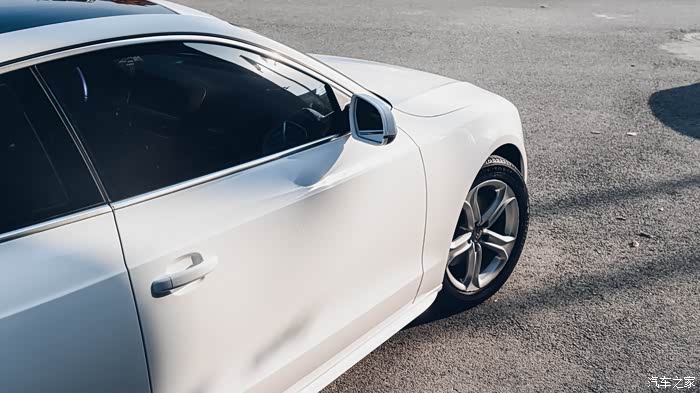 十年经典苏州奥迪a5coupe改色冰川白外拍赏析