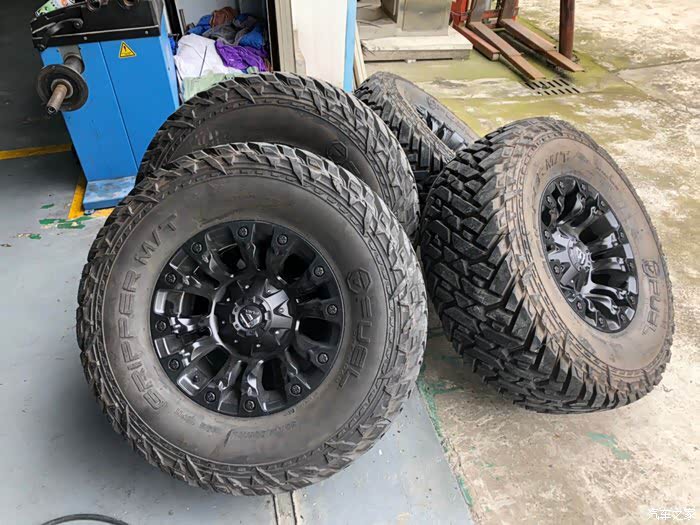 出售fuel17轮毂fuel35轮胎行驶不到1000公里