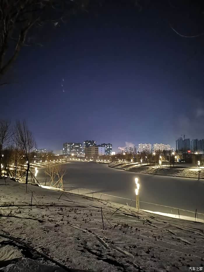 雪后的牤牛河公园夜景