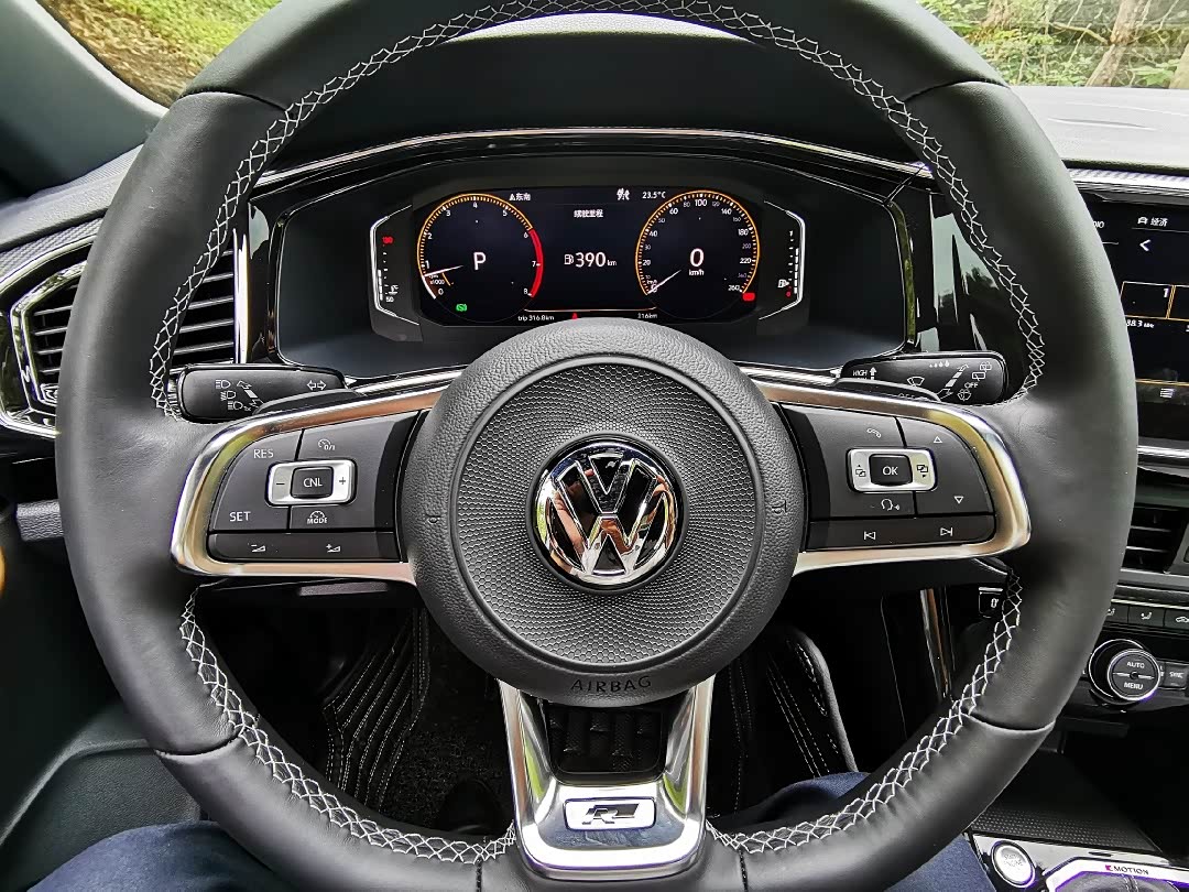 颜值担当运动十足的探岳rline