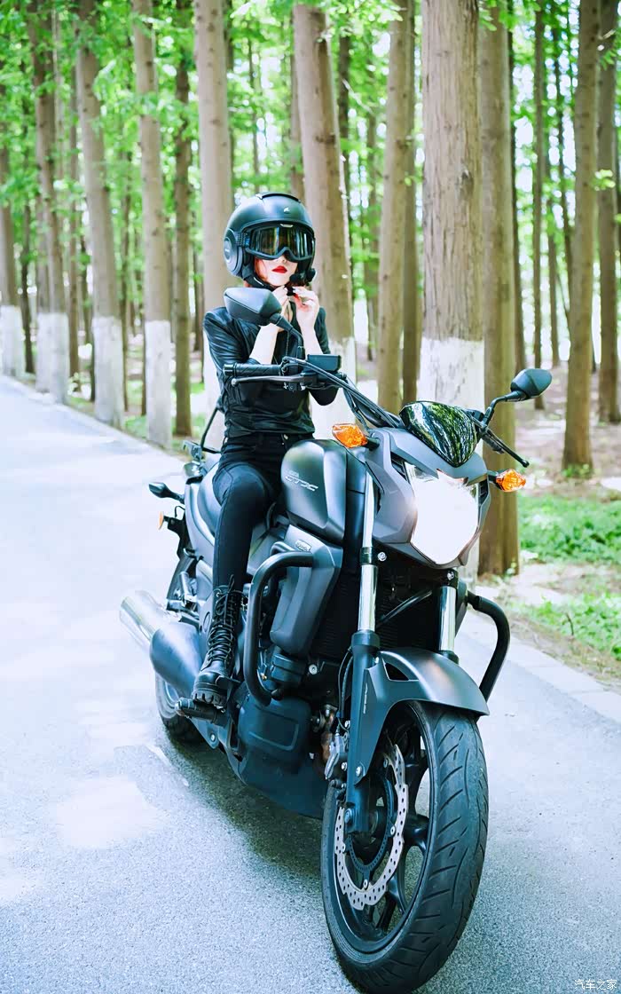 机车女骑士冠道资深老车主携爱车写真献上提车两周年车主故事