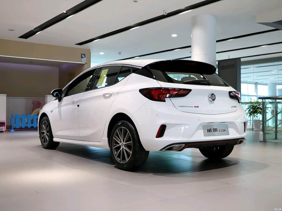 收18款别克威朗两厢gs前后保险杠最好是白色的