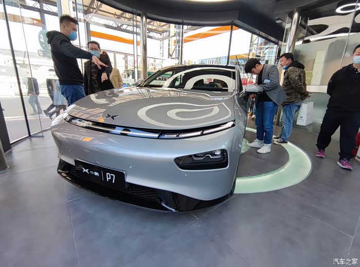 白色就是好看,小鹏p7两驱提车作业,附带选车心路历程