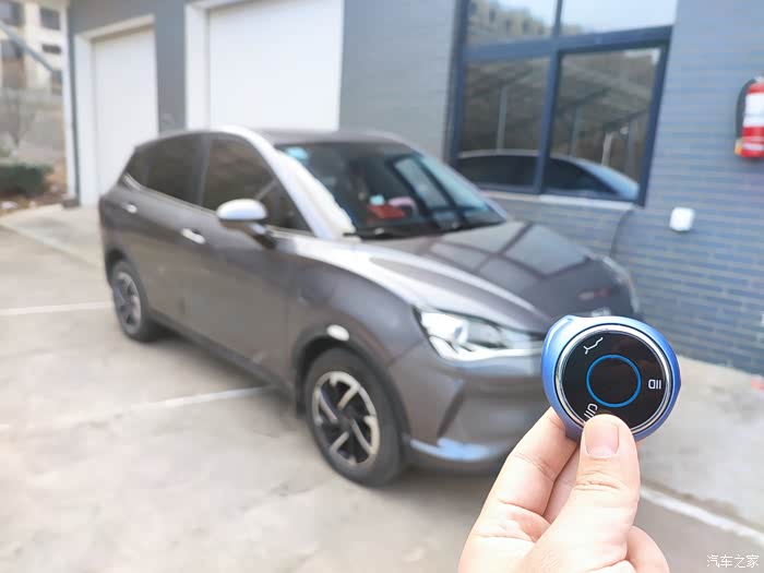 哪吒v风火轮钥匙拆卸方法图解