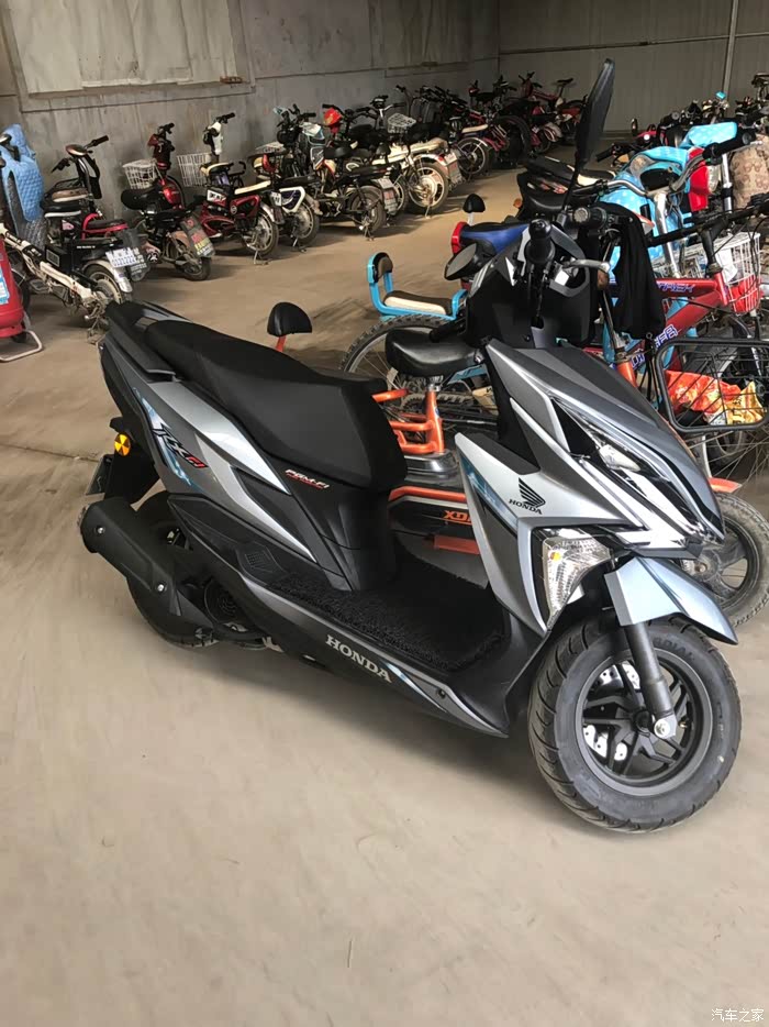 提铃木uy125银色