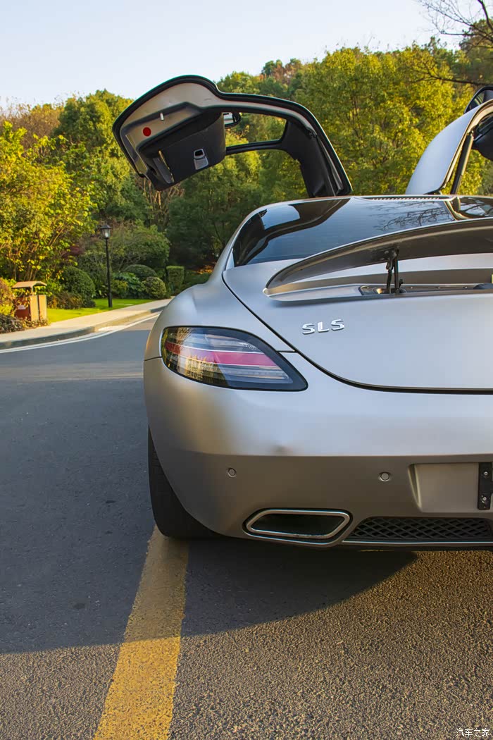 十年过去了奔驰slsamg能否向性能致敬向经典致敬