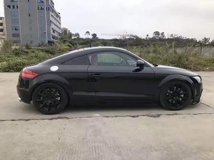 奥迪tt纯黑色套装的外观你喜欢吗