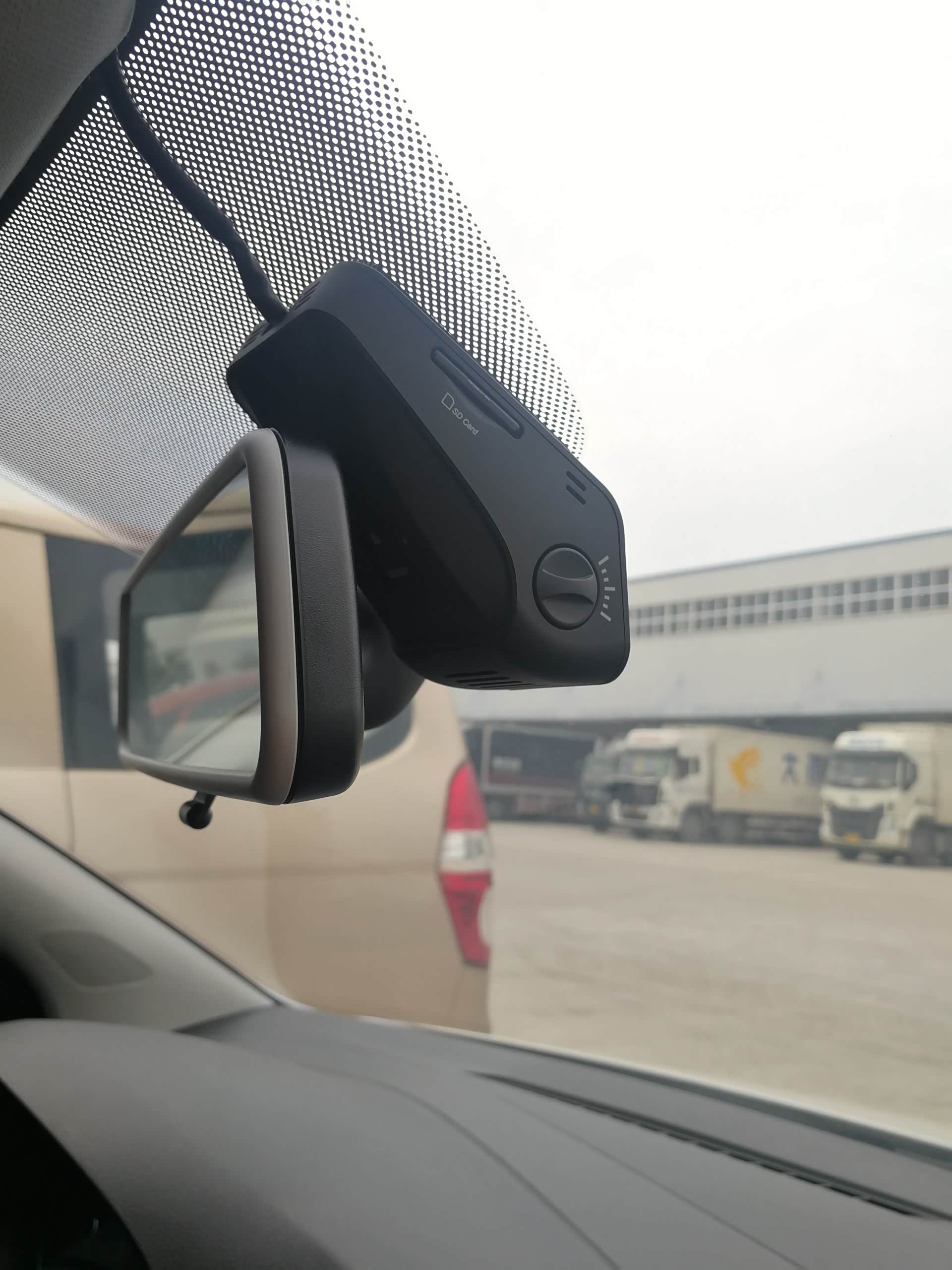 这款行车记录仪还不错,下载上汽大众记录仪app以后手机可以互联.