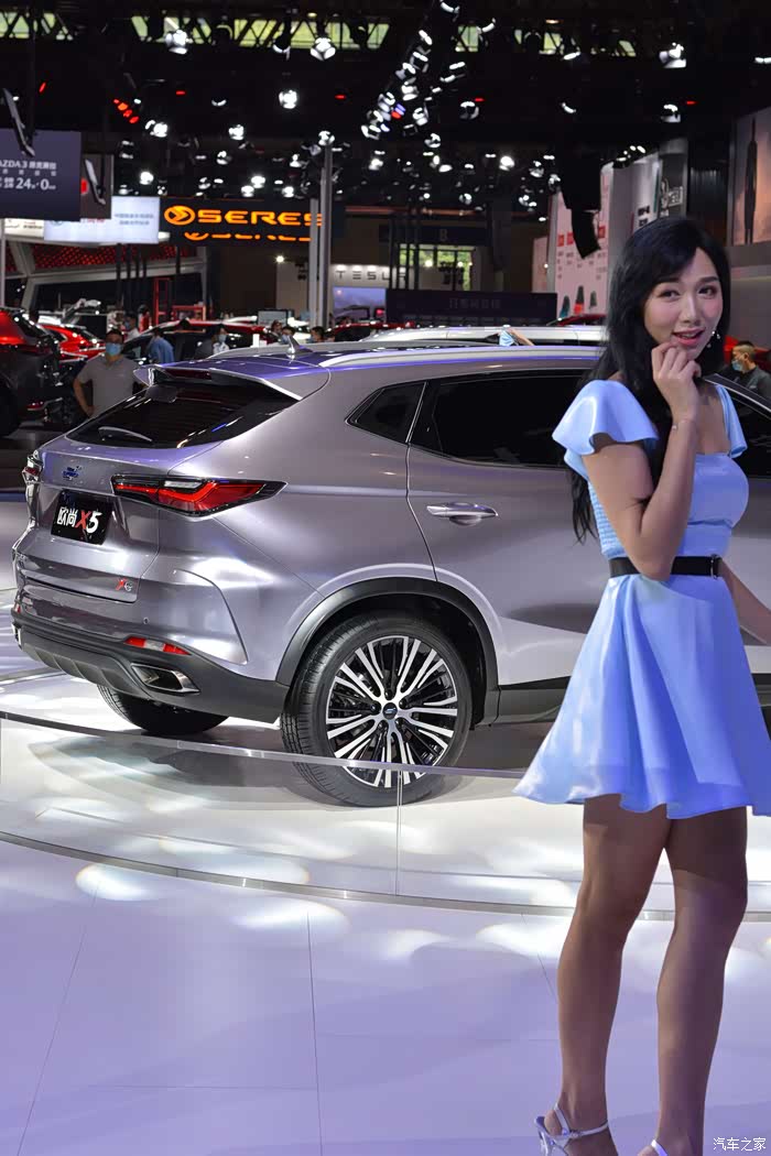 绝版的2020重庆车展欧尚x5美女车模图超级的卡哇伊