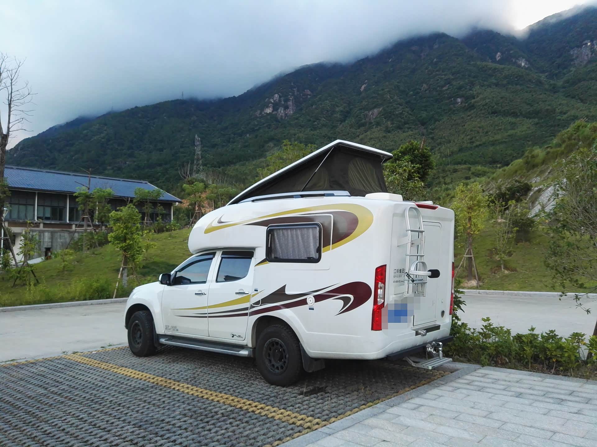 一年多江铃dmax越野房车