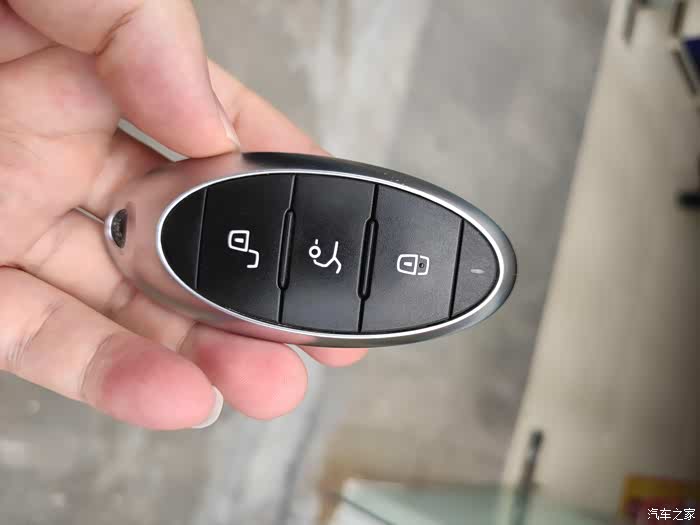 奔腾t99机长座驾有奖征集奔腾t99到店实拍