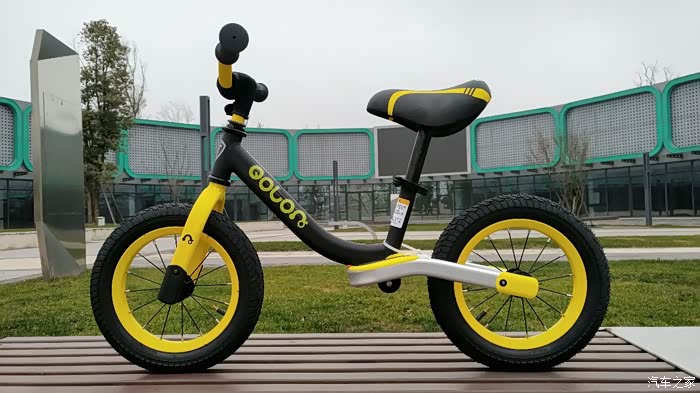 家家众测一个不错的玩具荟智儿童平衡车评测