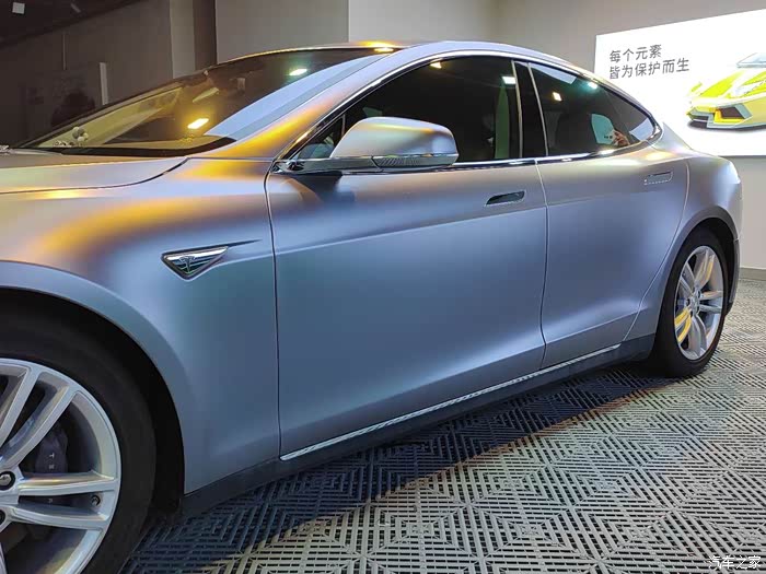 特斯拉models电光灰加starfks轮毂