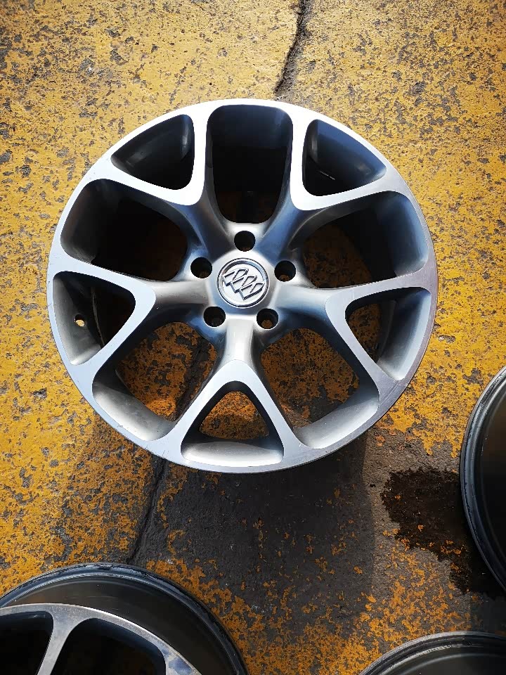 君威gs轮毂18寸树杈转让