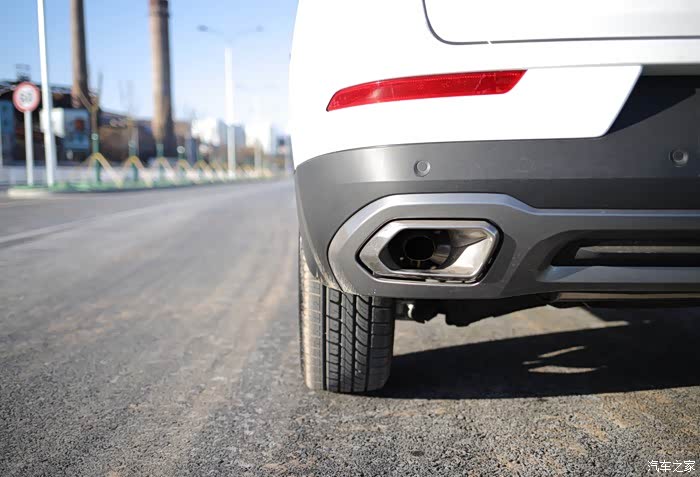 排气孔比较霸气.