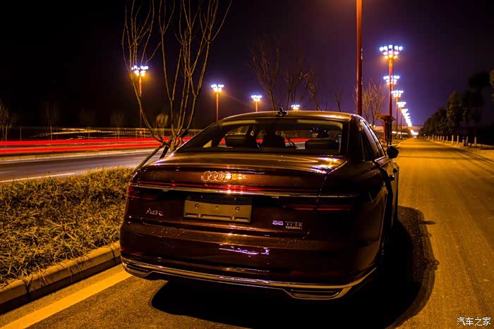 狂欢十二月奥迪a8l夜景一组