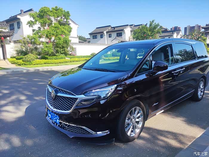 坐在别克gl8艾维亚上气质都不一样了