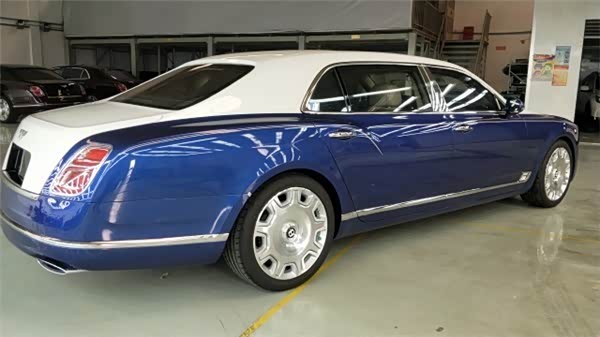 罕见双拼色宾利慕尚 与生俱来的贵族气息,超喜欢