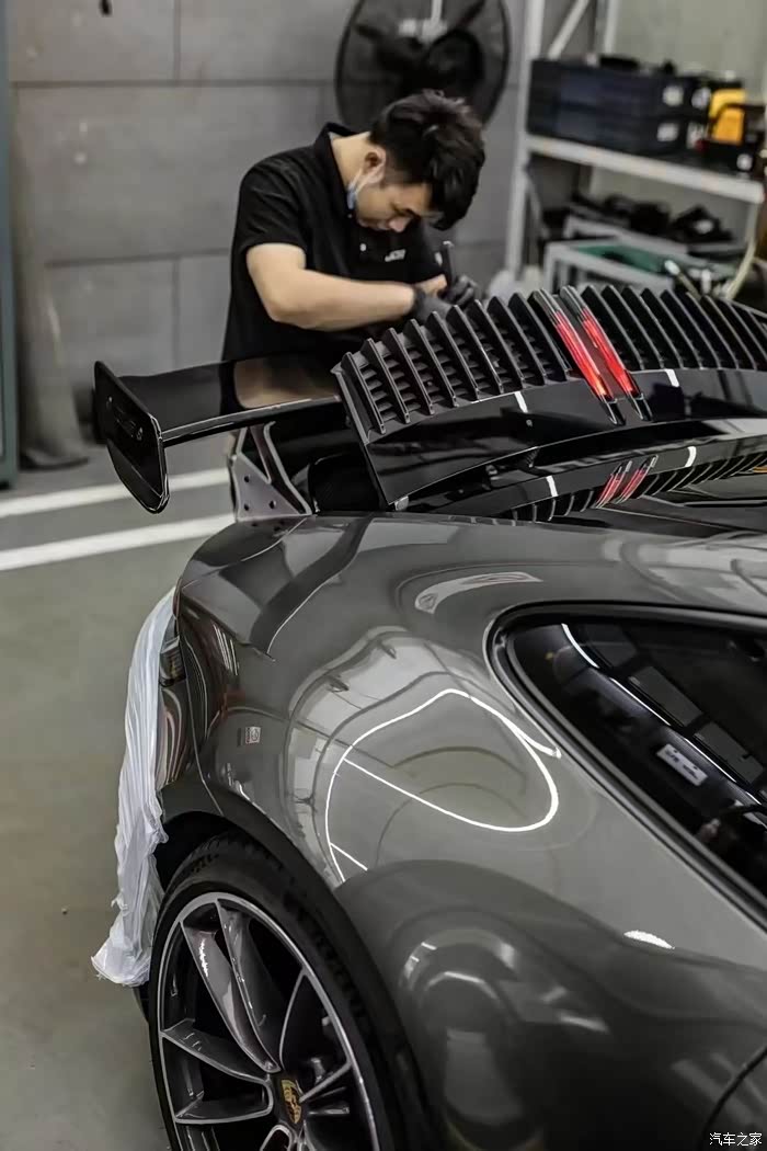 【图】992 砂金石绿 泰卡特大尾翼_保时捷911论坛_汽车之家论坛