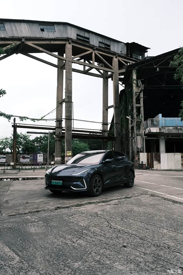 广州最美工业无边泳池在紫泥堂