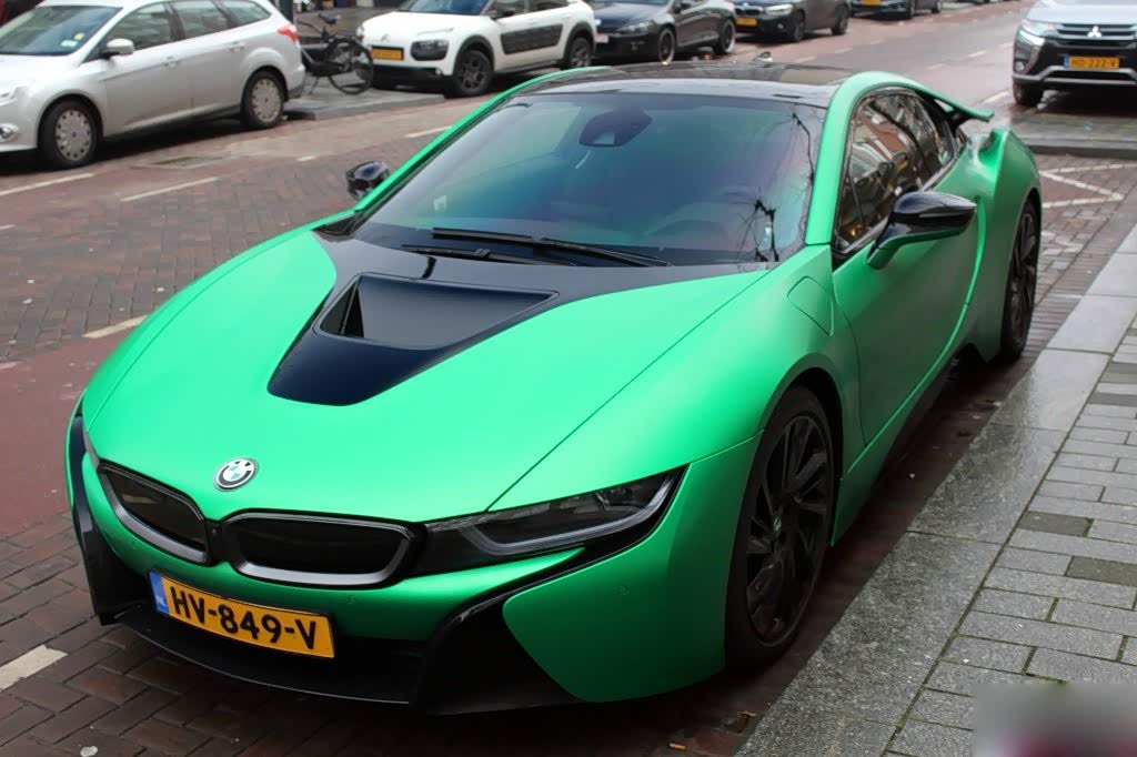 哑光绿宝马bmw i8 春天的感觉.