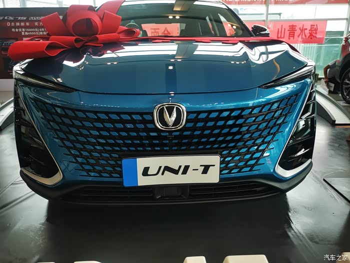 老75车主趁保养间歇细品跨界suv长安unit