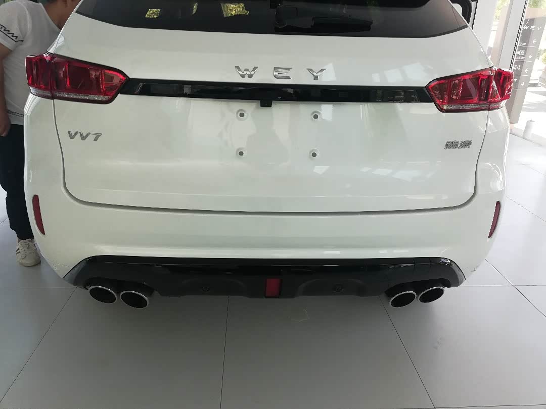 后面屁股也很圆,不像大众的途岳有棱有角的!