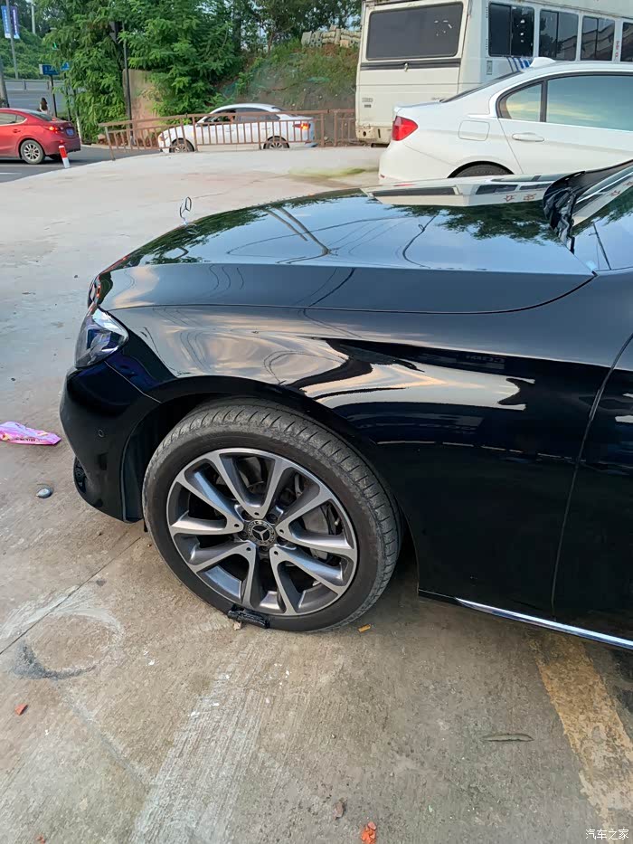 担心的事情今天终于发生了e300l豪华爆胎