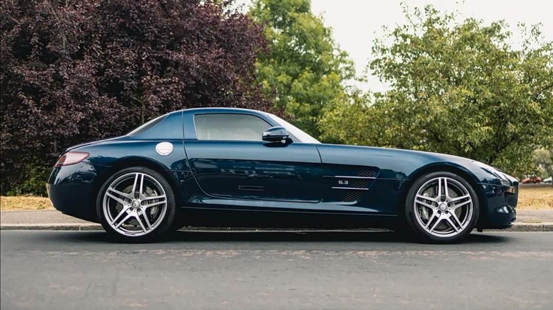 奔驰sls amg,鸥翼门就是耍帅的资本!