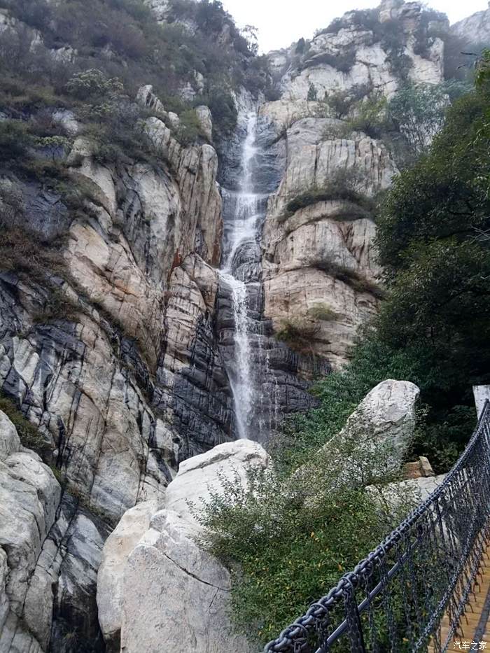 嵩山卢崖瀑布图片