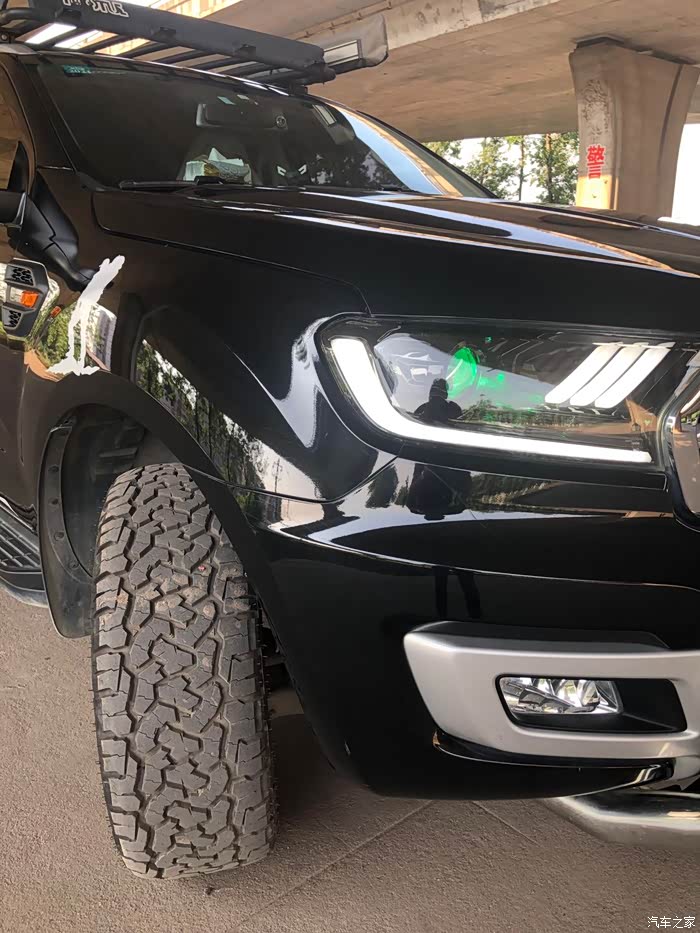 撼路者 改装20寸轮毂 at胎 野马款大灯