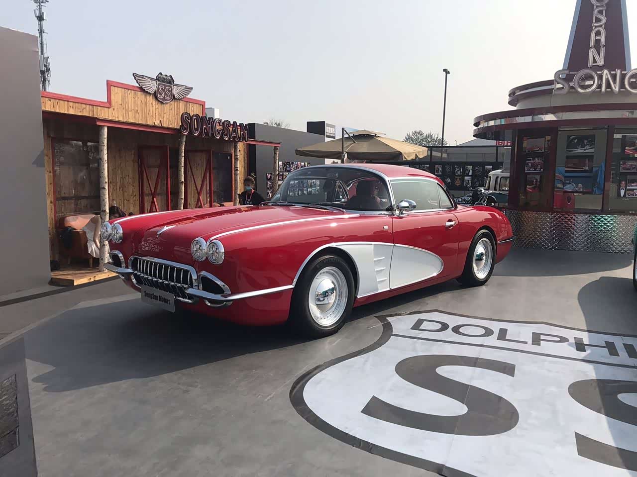 23:26:28 |来自 汽车之家iphone版 新古典硬顶敞篷跑车ss dolphin