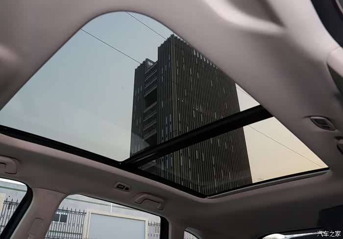 全景天窗,这也是我的最爱了.