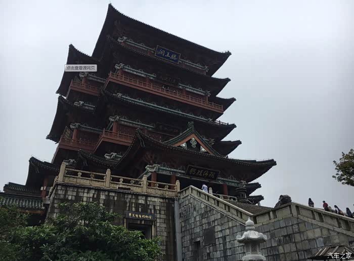 滕王阁大门,现代的滕王阁设计的风格太漂亮了.