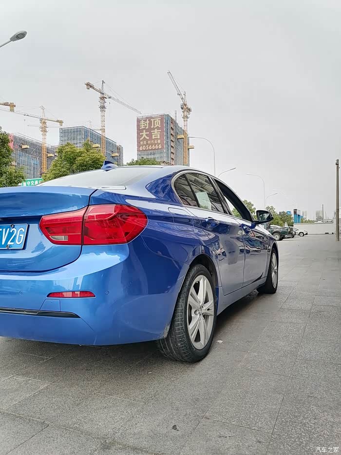 宝马118三箱蓝色