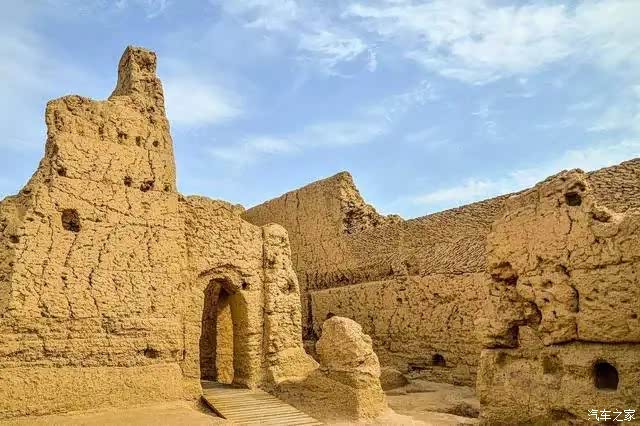 罗布泊的楼兰古城,在古代丝绸之路占有极其重要的地位