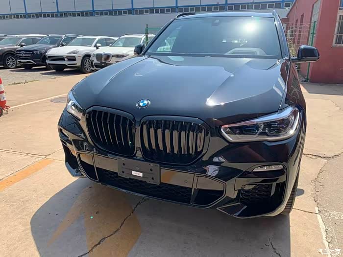 宝马x5顶配黑曜版
