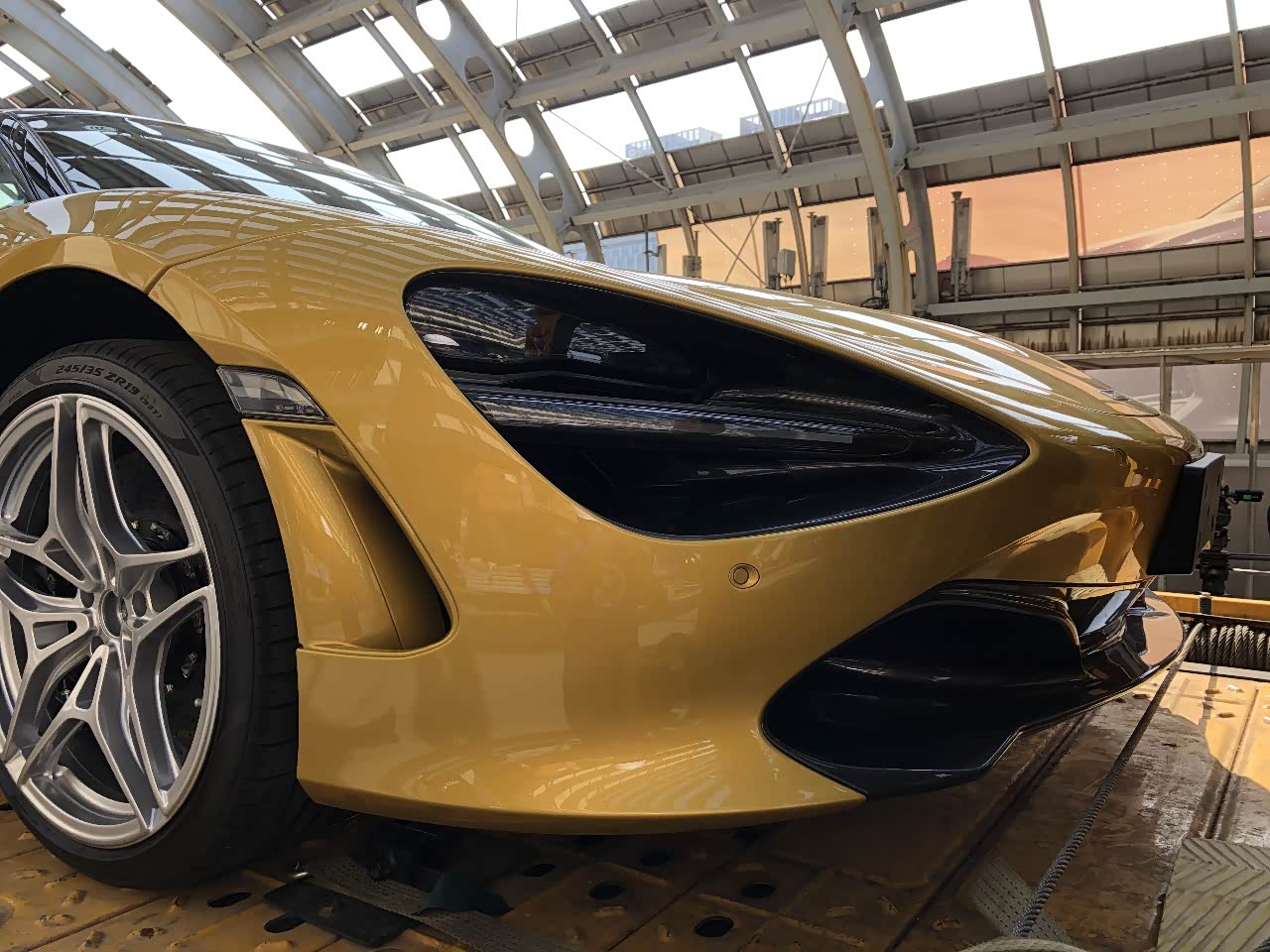 黄色金灿灿的迈凯轮_迈凯伦elva论坛_手机汽车之家