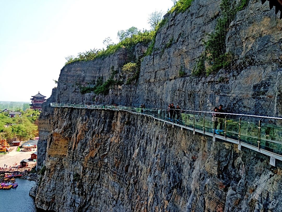 芒砀山景区玻璃栈道图片