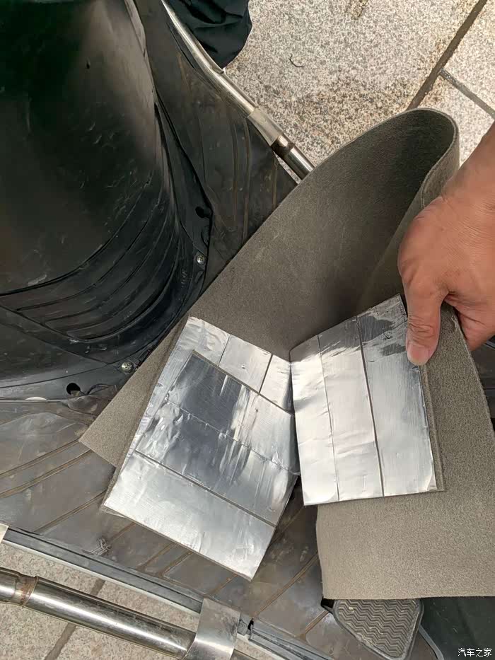 换新电瓶后给电瓶延寿保护手工纯打造电瓶保温套