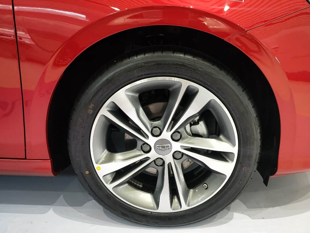 吉利缤瑞a 级运动风,骚红实力实用派