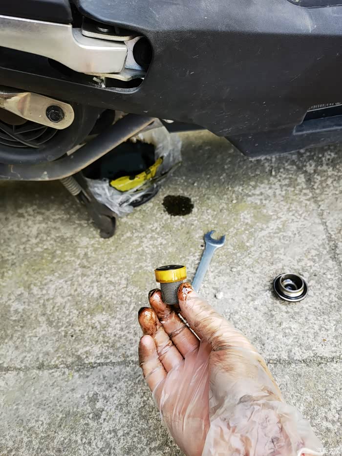 【图】小踏板自己首次换机油_摩托车论坛_汽车之家论坛