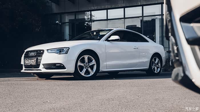 十年经典苏州奥迪a5coupe改色冰川白外拍赏析