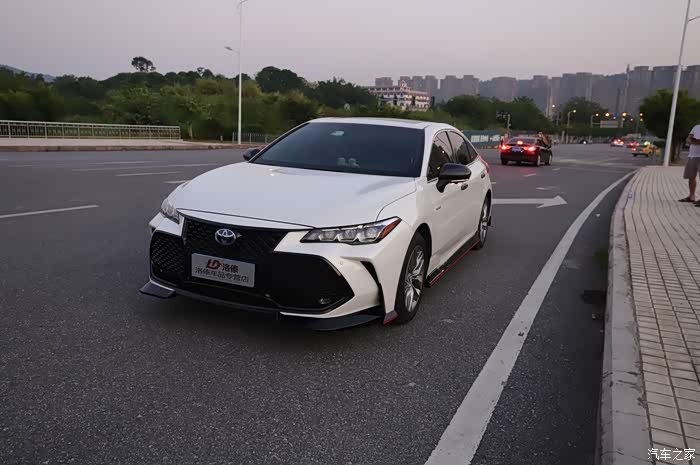 丰田亚洲龙白色加trd套件这才是trd套件