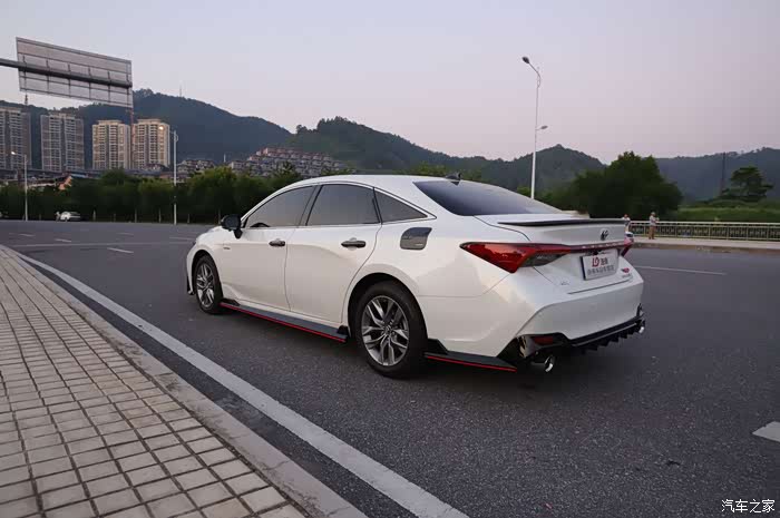 丰田亚洲龙白色加trd套件这才是trd套件