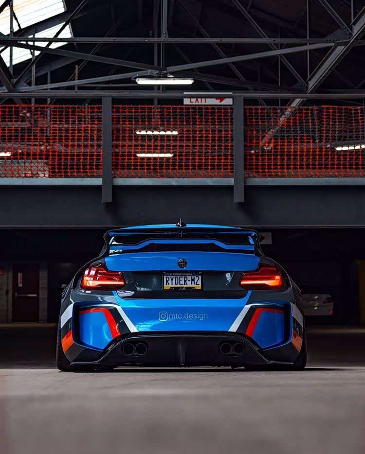 彩绘涂装bmwm2竞技范儿的精神小伙