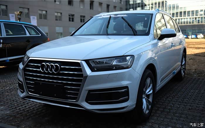 奥迪q7随缘拍摄,诠释这个"硬汉"