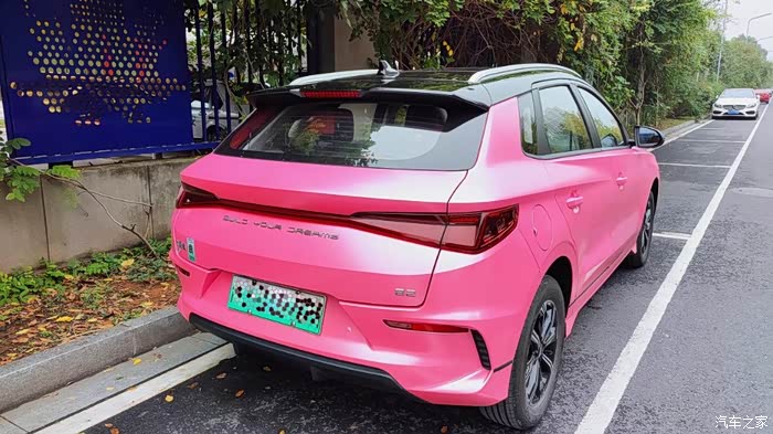粉色比亚迪e2满满的少女心